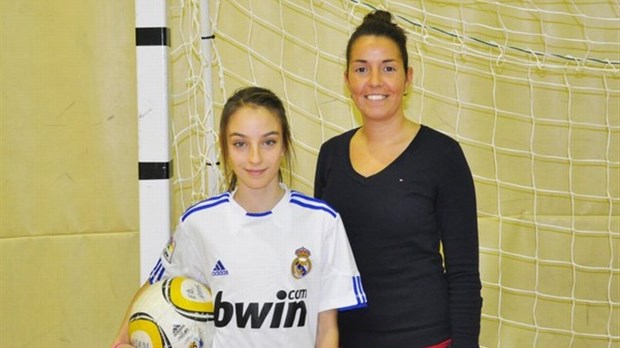 Laurie Viel prend part à des matchs de soccer en Espagne