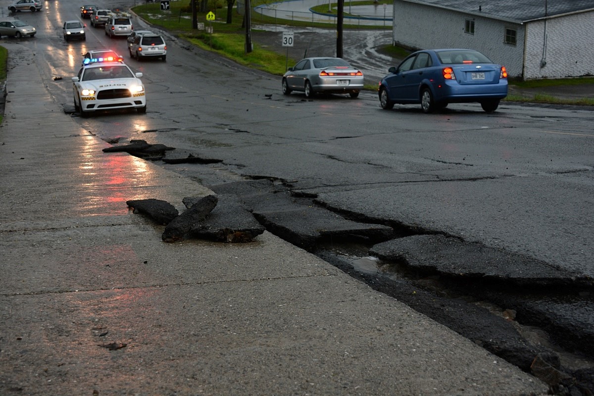 asphalte-travaux-publics-pluie-egout-002