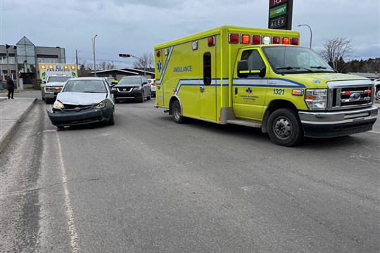 Collision entre une voiture et un VUS à Rivière-du-Loup