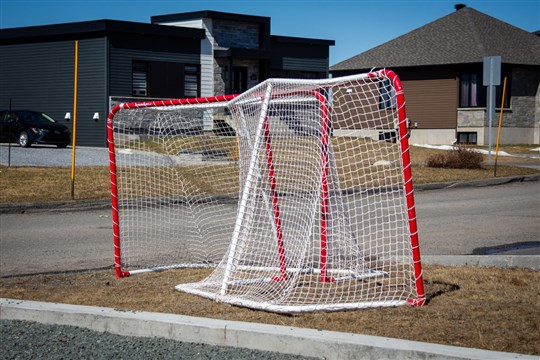 Hockey dans la rue : une plainte devient virale à Rivière-du-Loup 