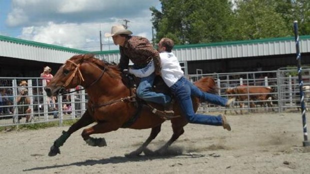 Festival country de Saint-Antonin: 150 participants de même que 30 chevaux et 30 taureaux