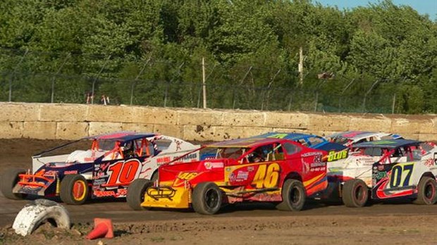 Course spectaculaire à l’Autodrome Budweiser