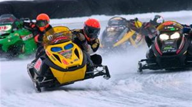 Début des courses sur glace à l'Autodrome Budweiser