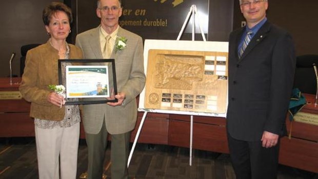 Diane Côté et Gilles Pelletier reçoivent le Mérite municipal Yves-Godbout