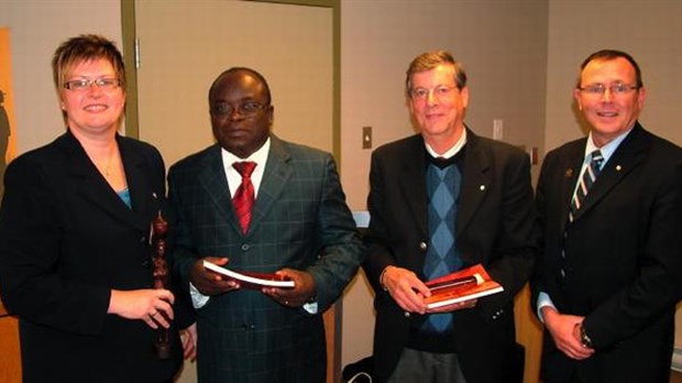 La Caisse populaire Desjardins de Rivière-du-Loup accueille un invité du Togo