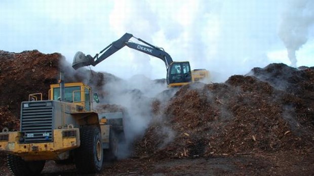 Résidus de bois en feu chez Norampac