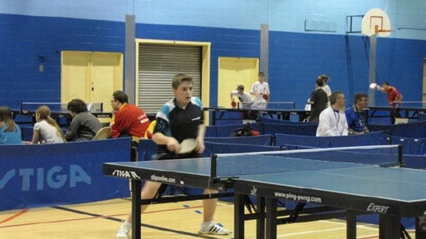 Le ping-pong sort des sous-sols!