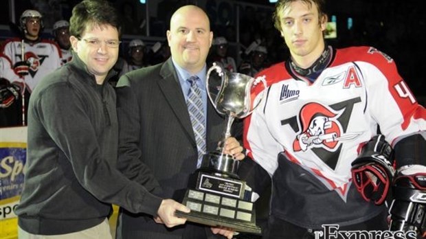 Gabriel Dumont remporte le trophée Guy Carbonneau