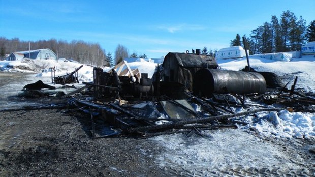 Incendie chez Produits PBM à Saint-Pierre-de-Lamy