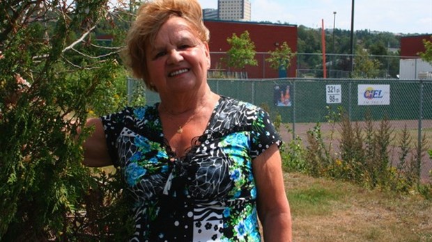 Claudette Boucher lègue sa raquette de tennis