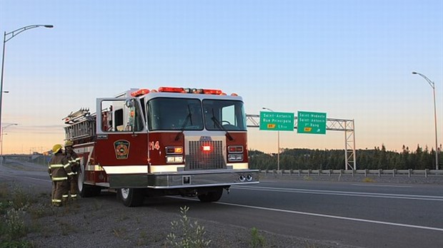 Feu de tourbe aux abords de l'autoroute 85