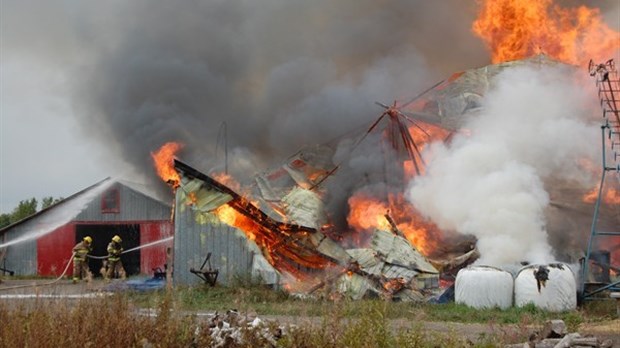 Une ferme de Saint-Pascal part en fumée
