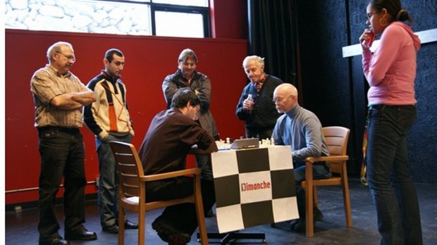 Éric Lavoie remporte le tournoi d’échecs Info-Dimanche