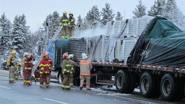 Poids lourd en feu sur l’autoroute 20