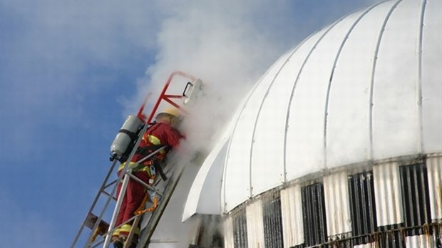 Silo en feu à Saint-Modeste