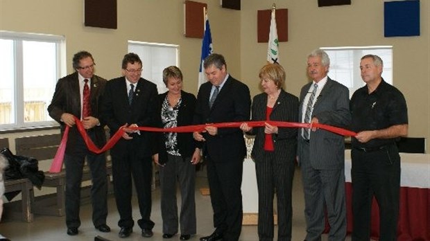 Le ministre Yves Bolduc inaugure le centre de loisirs de Saint-Louis-du-Ha! Ha!