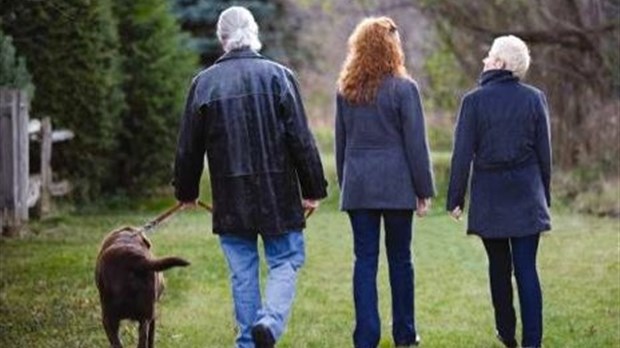 Les femmes vivent plus longtemps, mais les hommes gagnent du terrain