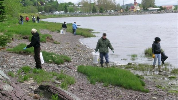 25 personnes à la 2e journée de nettoyage des berges du fleuve
