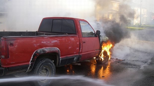 Camionnette en feu à L'Isle-Verte