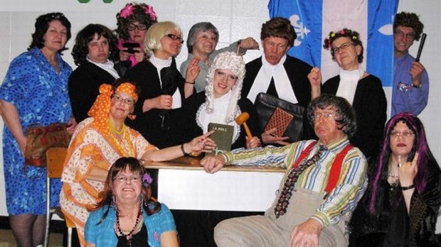 «Cours… après la justice»: le rire était à l’honneur