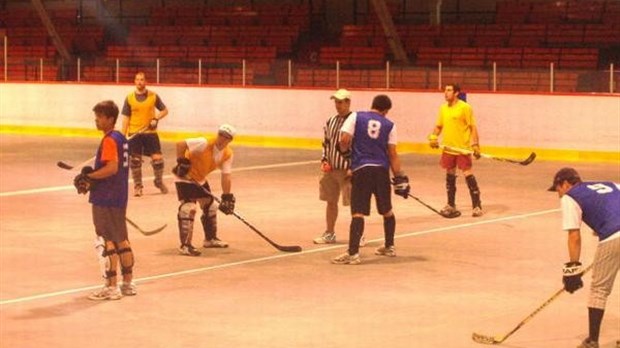 Inscrivez votre équipe au 6e tournoi de hockey boule Gaz-O-Bar