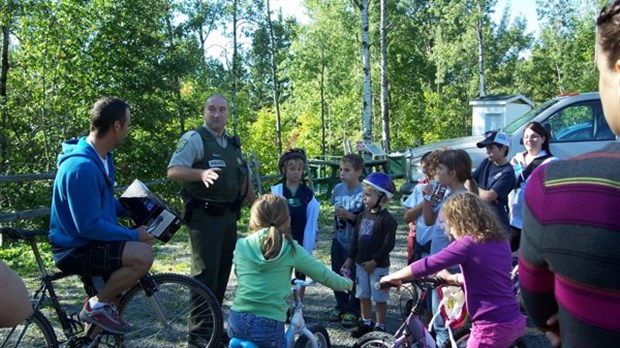 Randonnée pédestre et cycliste en famille sur le circuit du lac Méruimticook
