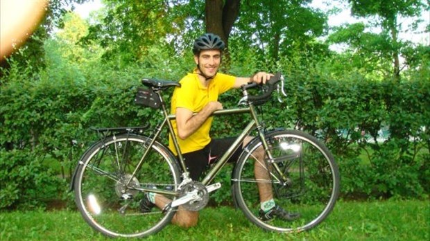 Un jeune cycliste roule pour le don d’organe