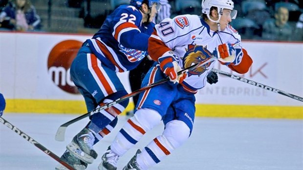 Gabriel Dumont continue avec les Bulldogs pendant le lock-out