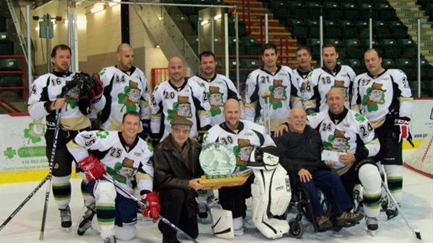Les équipes gagnantes du 22e tournoi de hockey du Père Hamelin