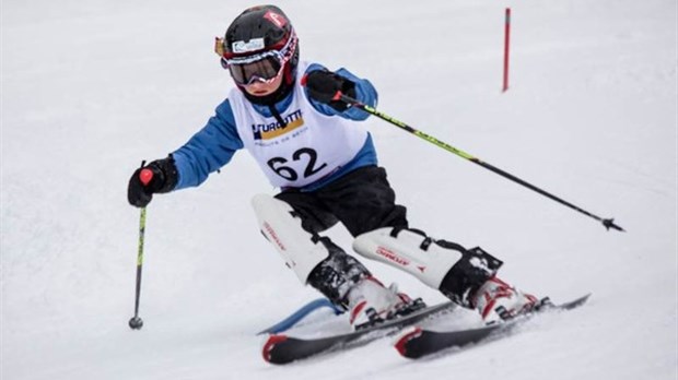 De jeunes skieurs sur le podium