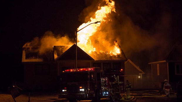 Incendie majeur à Rivière-du-Loup [VIDÉO]