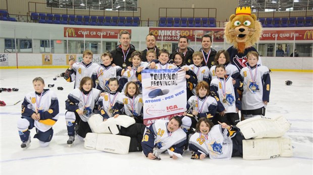 De jeunes hockeyeurs champions!