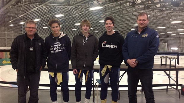 Trois patineurs des Loupiots  sur le circuit élite à Trois-Rivières