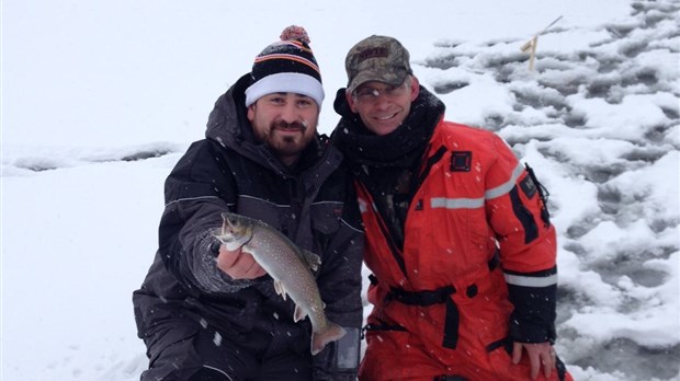 Pratiquer la pêche blanche sur le lac Témiscouata