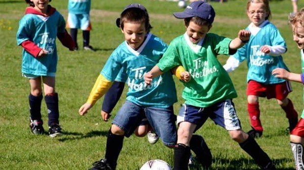 Une surface synthétique sur le terrain de soccer du Cégep