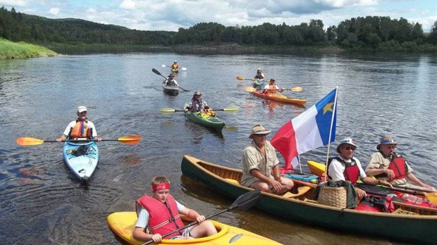 Descente des lacs et rivières frontières en canot ou kayak