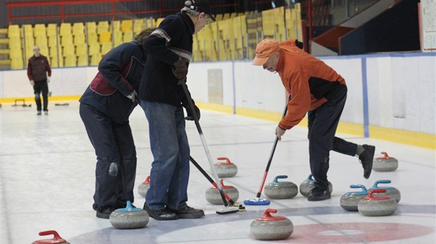Un complexe de curling sur la planche à dessin