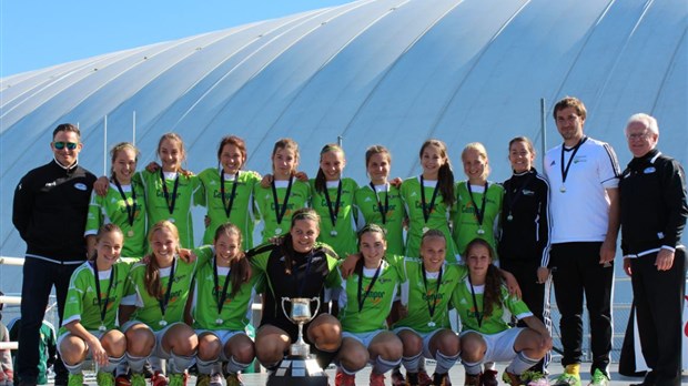 Le U16 féminin remporte la Coupe des champions Saputo