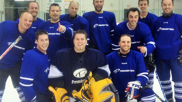 Assistez aux parties du Tournoi de hockey Sher-Wood 