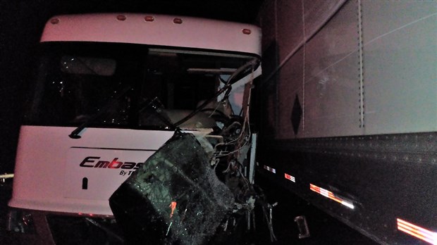 Collision entre un motorisé et un poids lourd