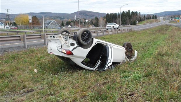Sortie de route et capotage à Dégelis