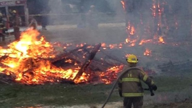 Les pompiers allument pour mieux éteindre