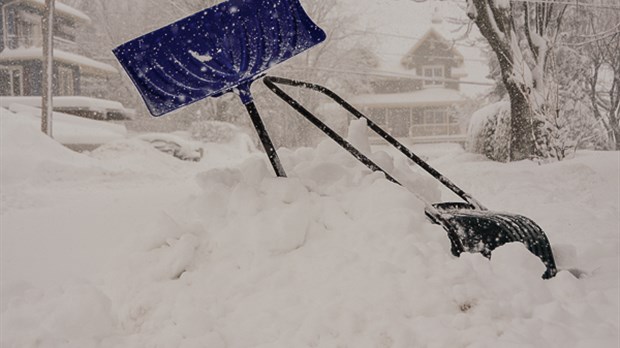 Tempête: écoles, commerces et routes fermées