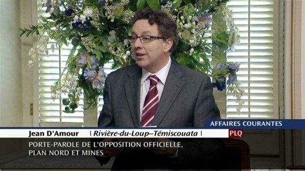 Jean D'Amour dépose le projet de loi pour changer le nom du comté