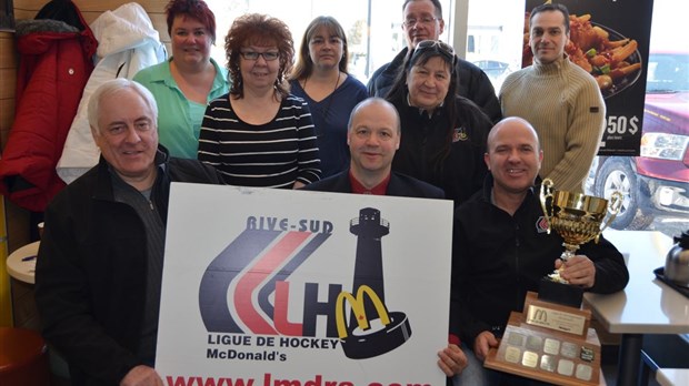 92 parties de hockey sur 4 glaces de la région