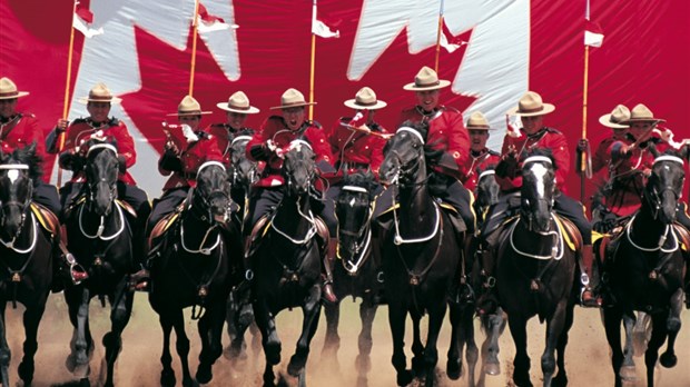 Le Carrousel de la  Gendarmerie Royale du Canada à Place Berger