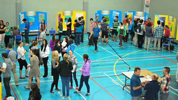 300 élèves du secondaire à la découverte des programmes du Cégep