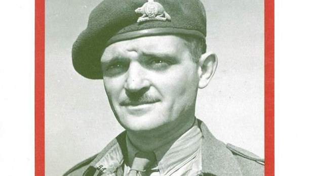 Le livre sur le héros de guerre Paul Triquet remis au Vatican
