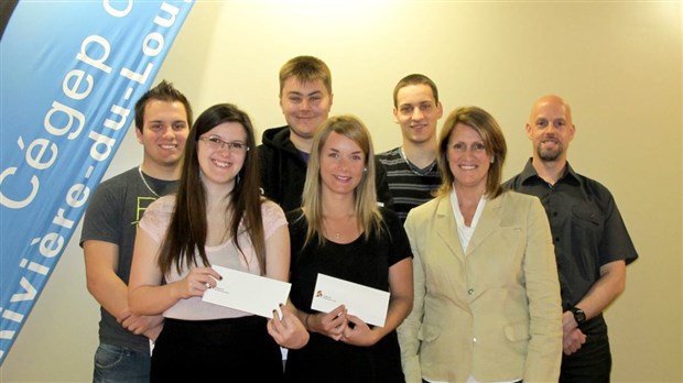 Simulation boursière: mentions d’excellence à 2 étudiants
