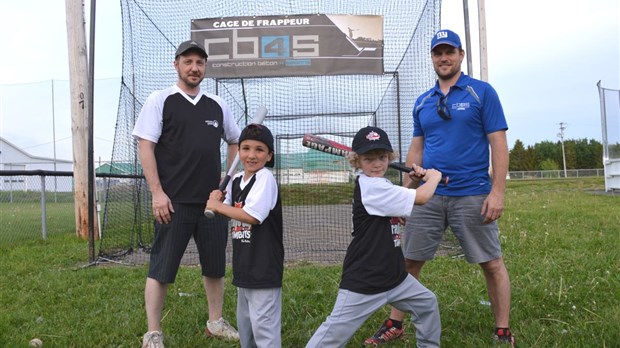 Les jeunes baseballeurs de Saint-Arsène ont leur cage de frappeur